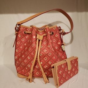 Dooney & Bourke Cinch top Purse and wallet